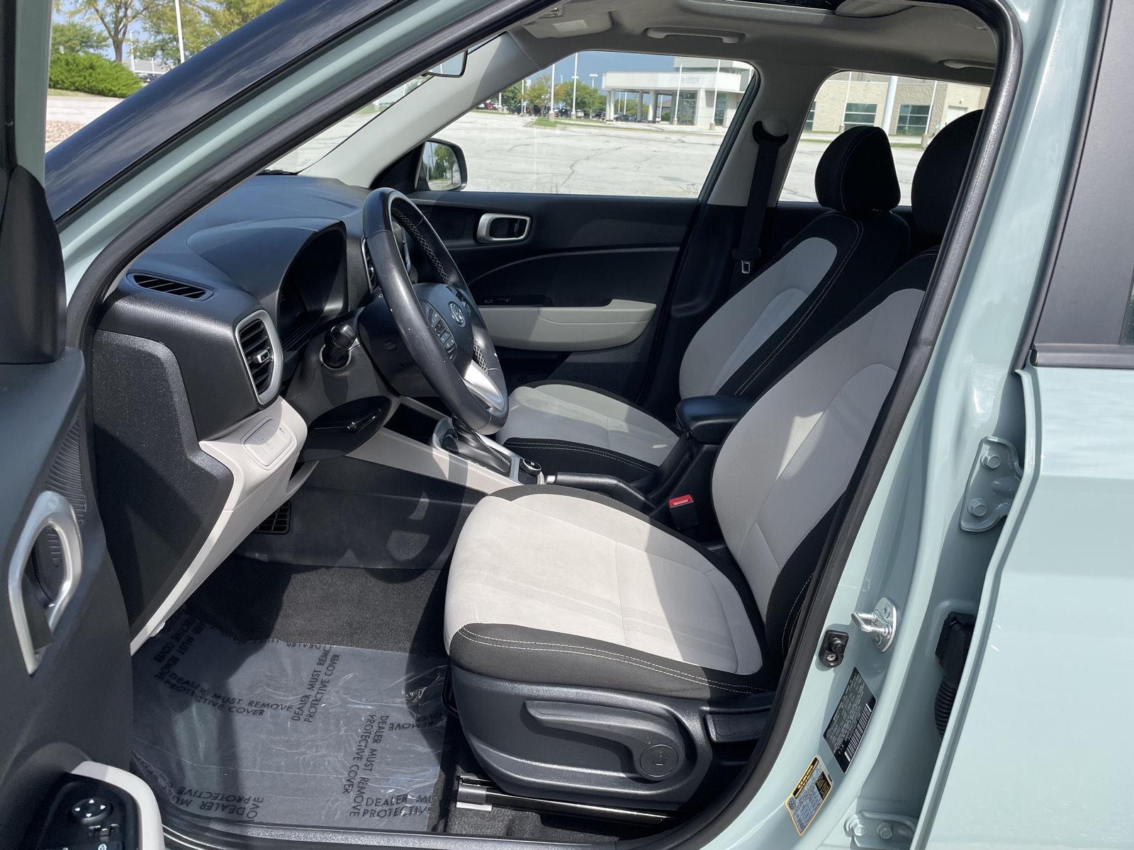 Vehicle photo 17