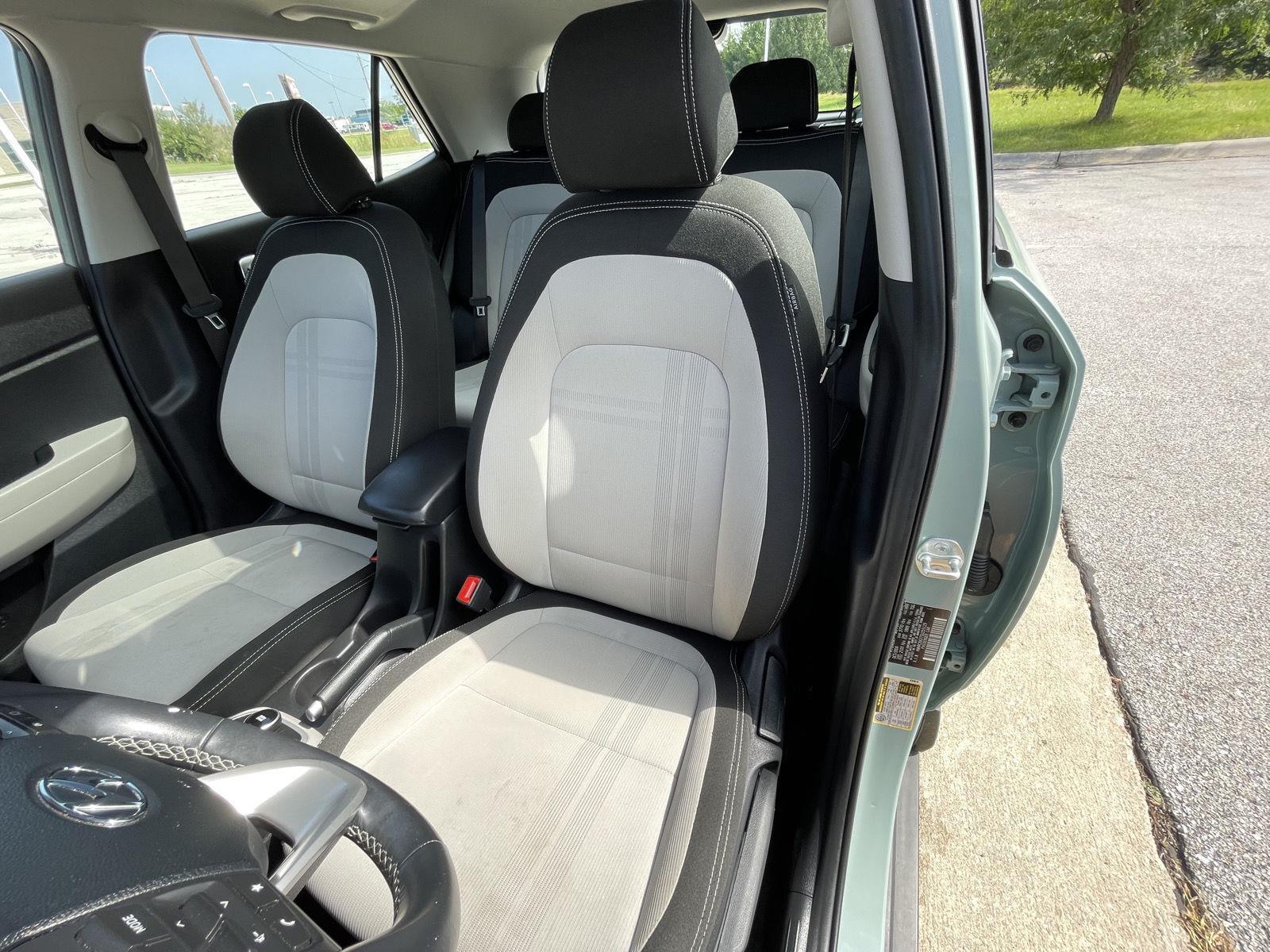 Vehicle photo 18
