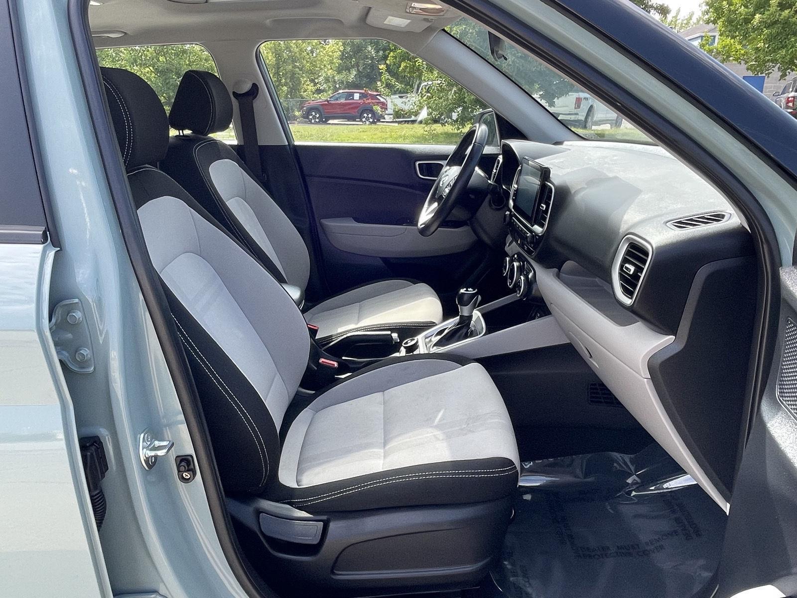 Vehicle photo 19