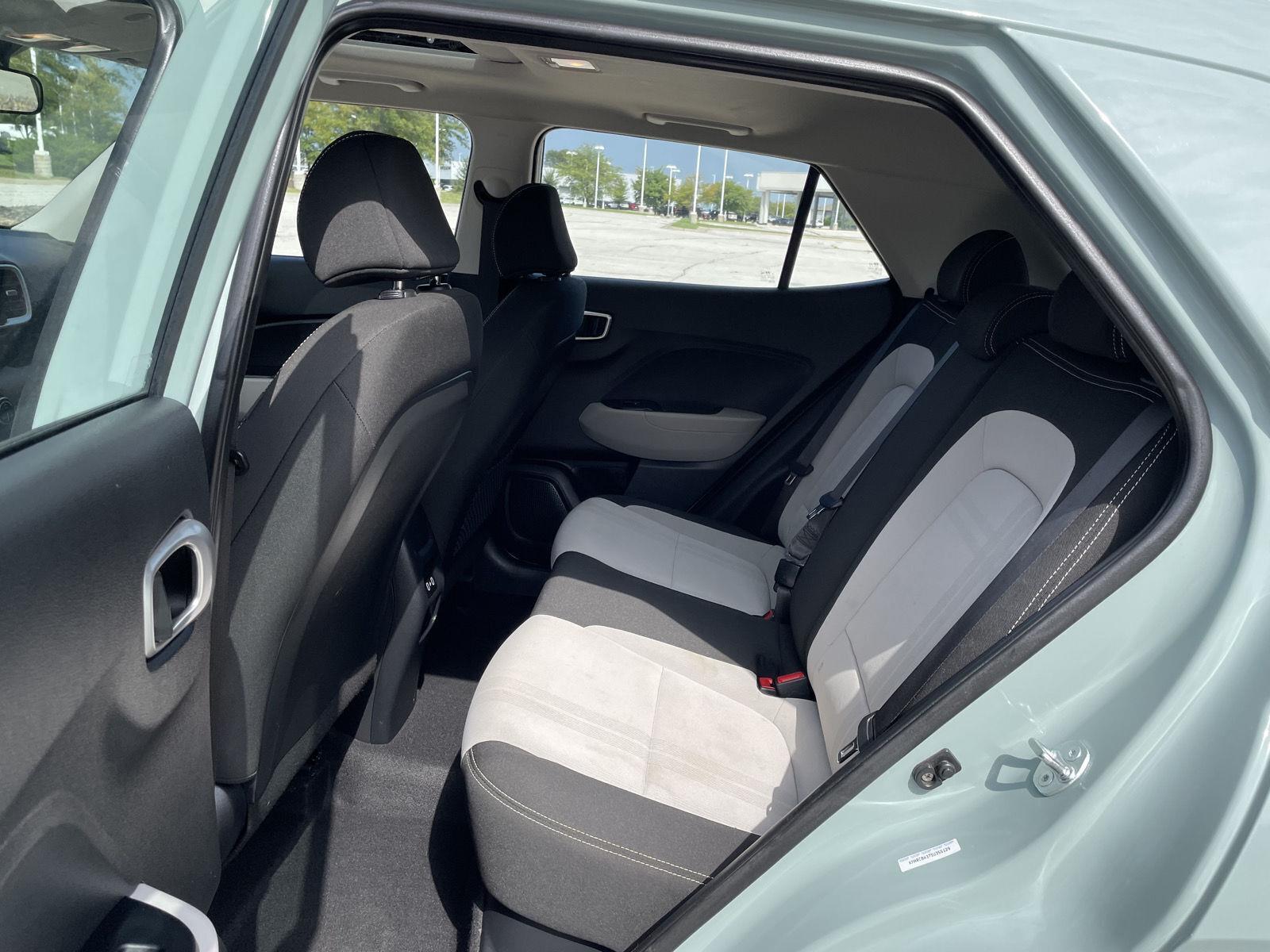 Vehicle photo 20