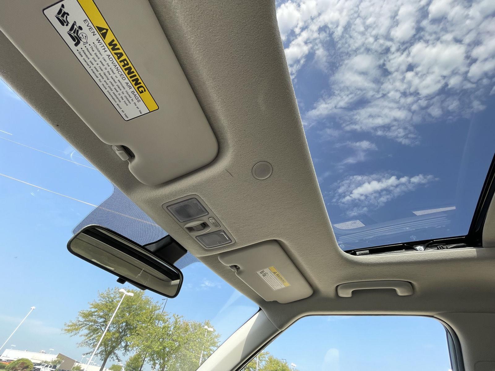 Vehicle photo 21