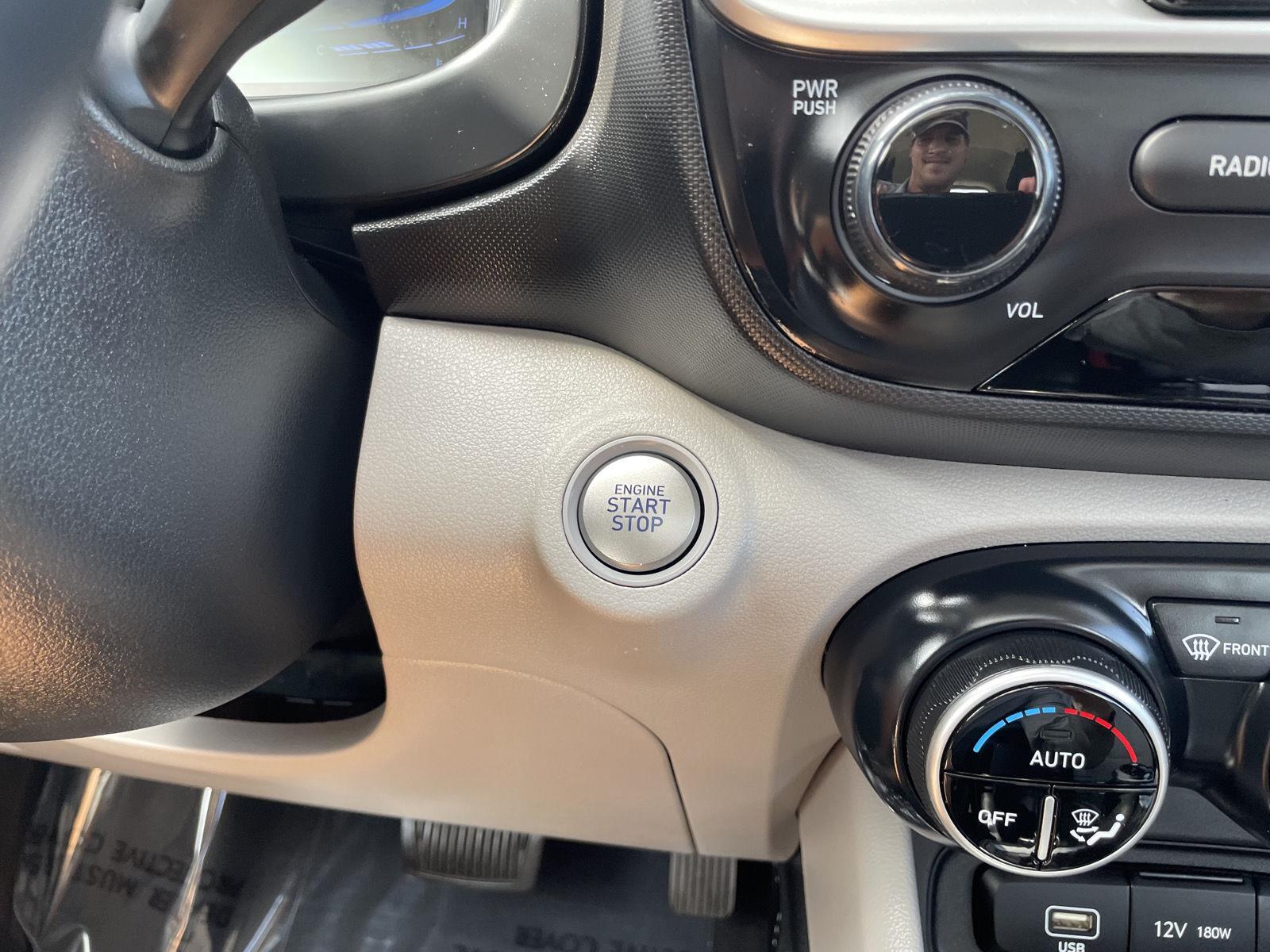 Vehicle photo 24