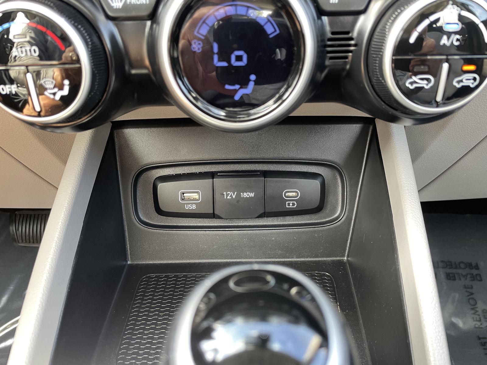 Vehicle photo 27