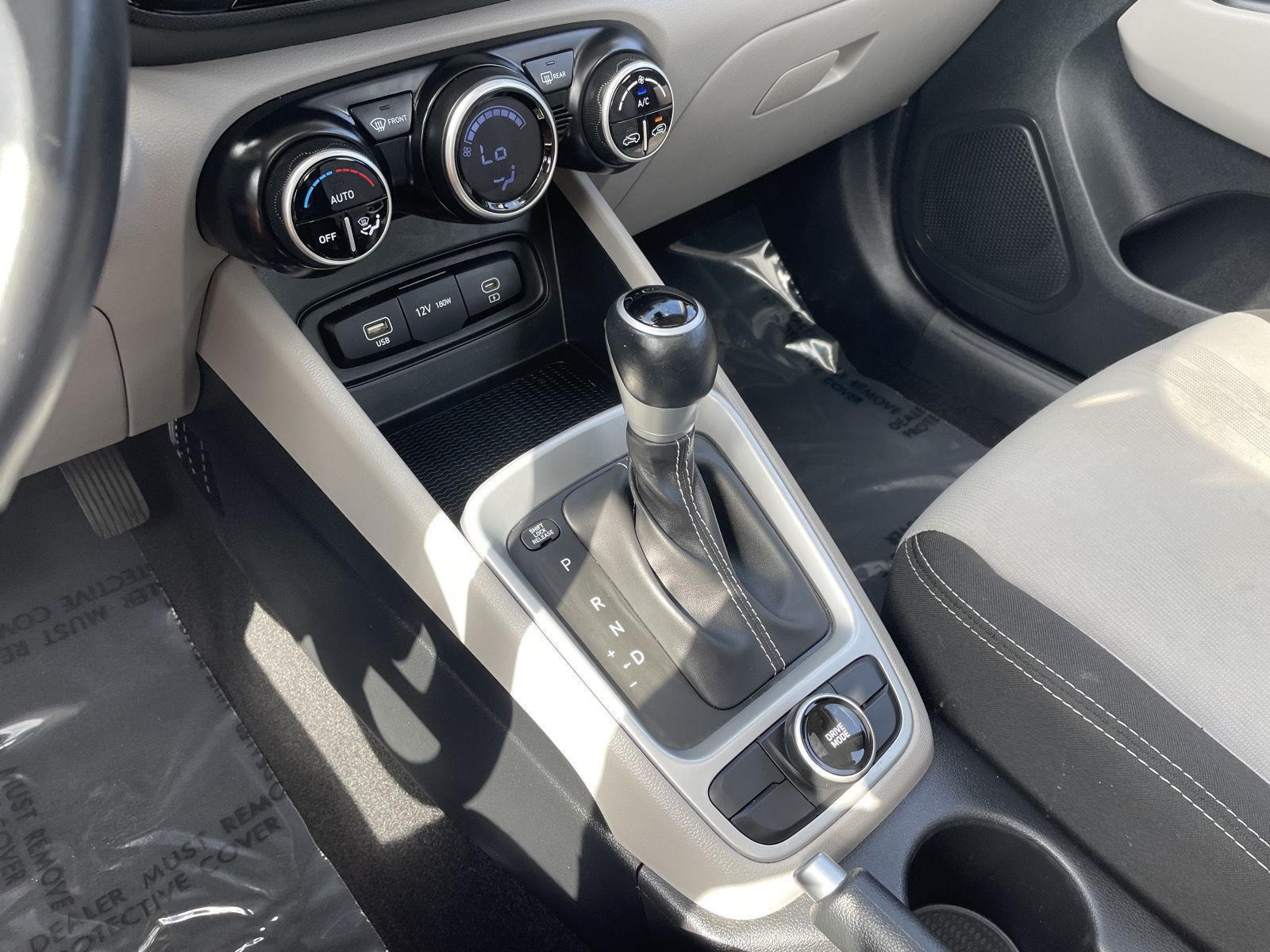 Vehicle photo 29