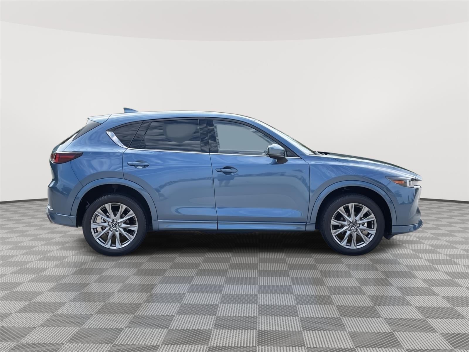 Vehicle photo 6
