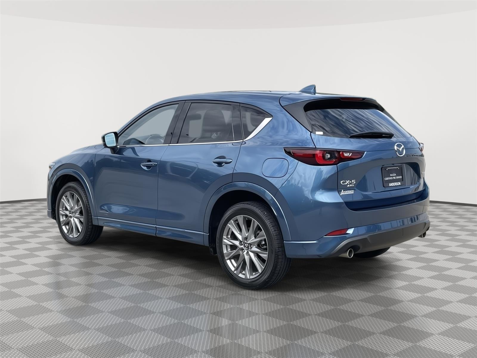 Vehicle photo 9