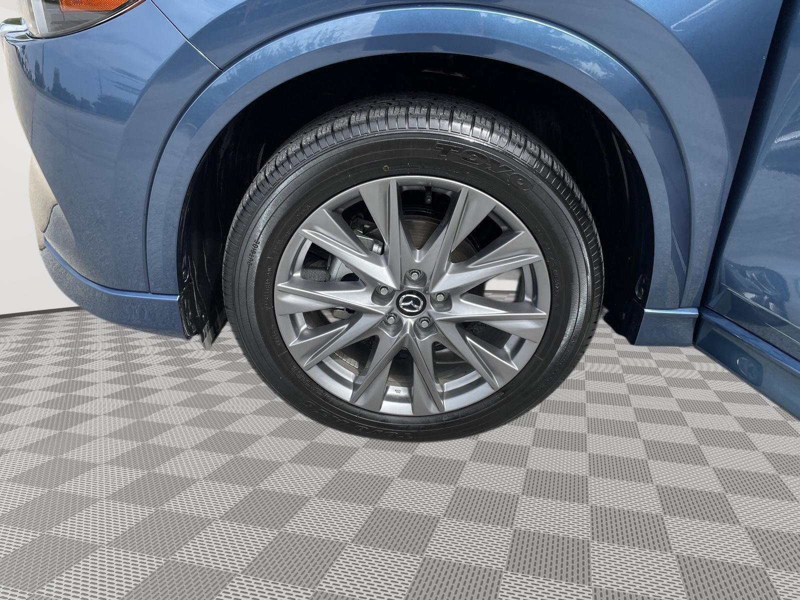 Vehicle photo 10