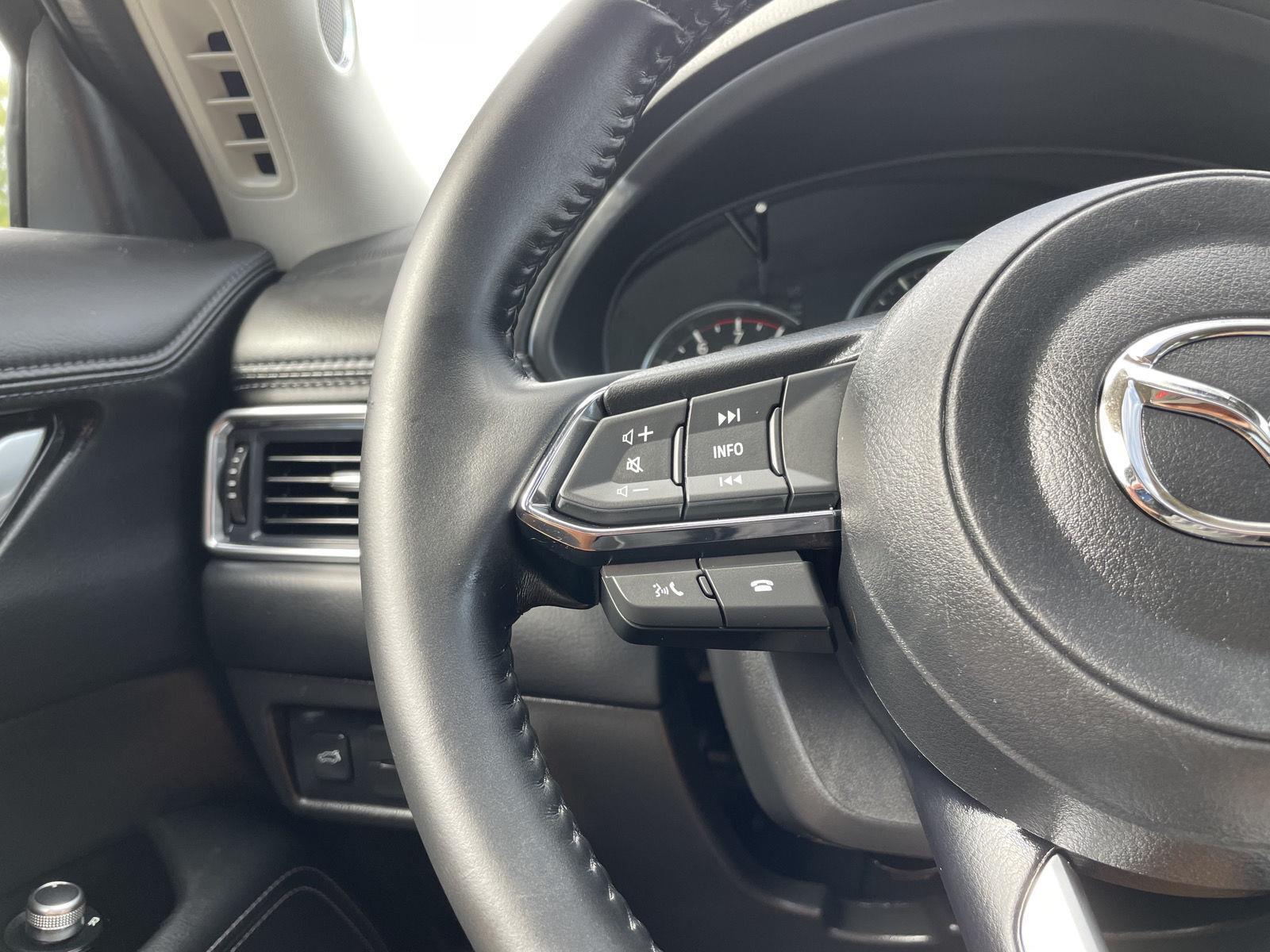Vehicle photo 13