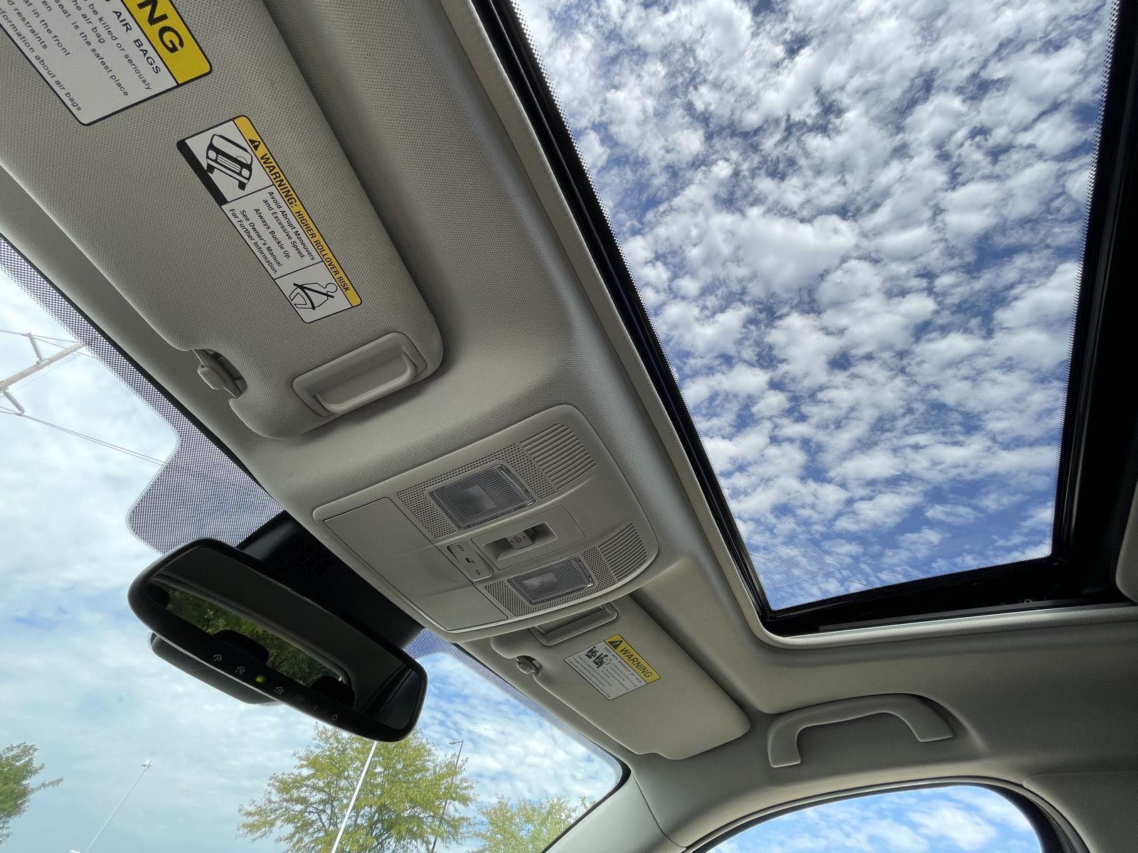 Vehicle photo 21
