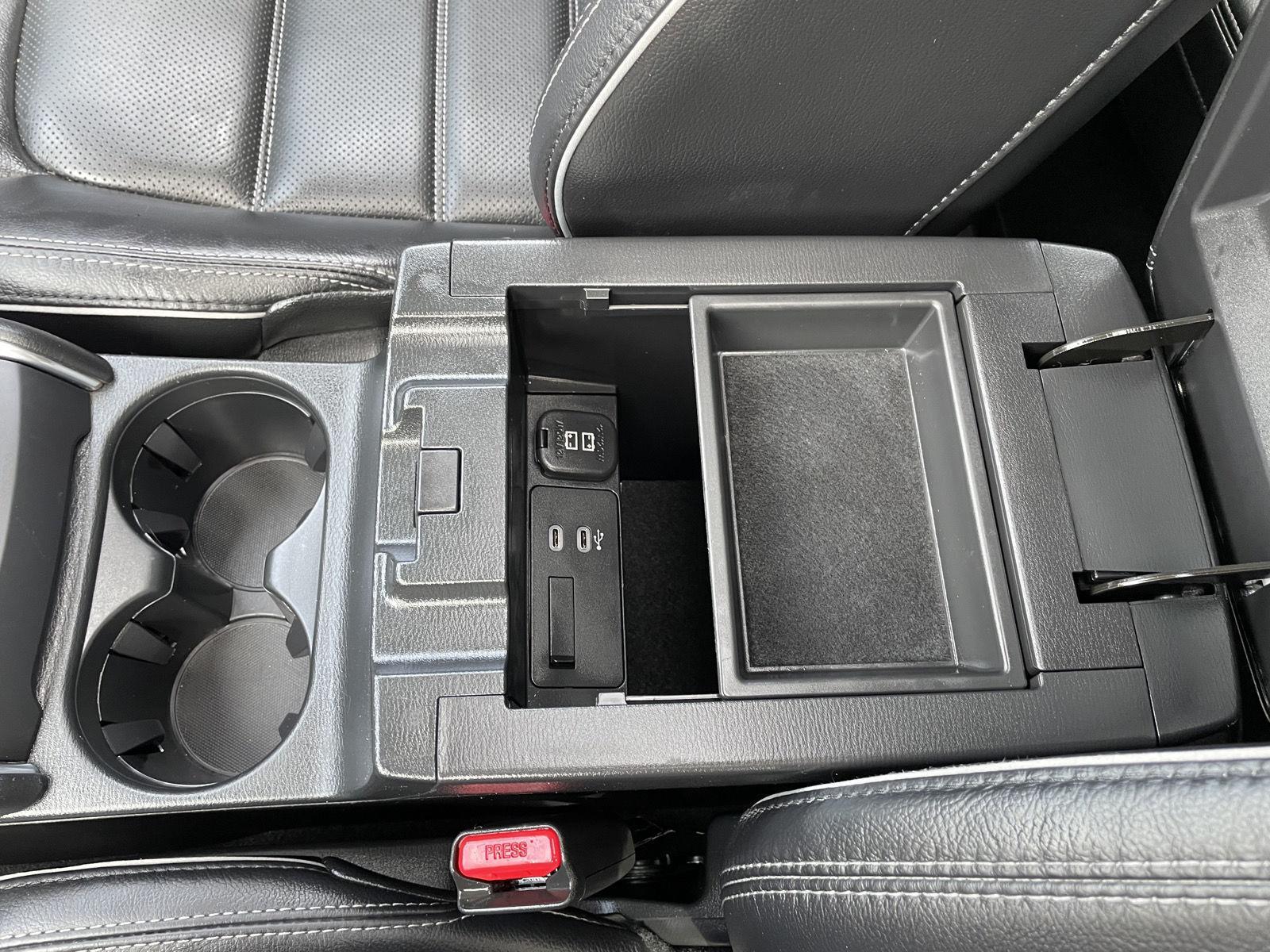 Vehicle photo 29