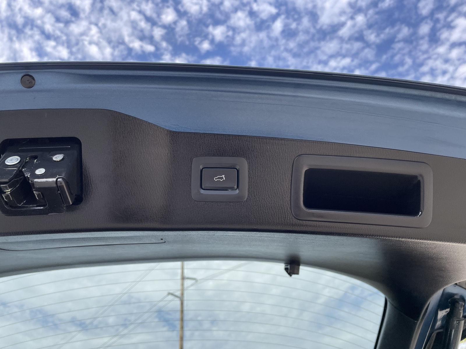Vehicle photo 34