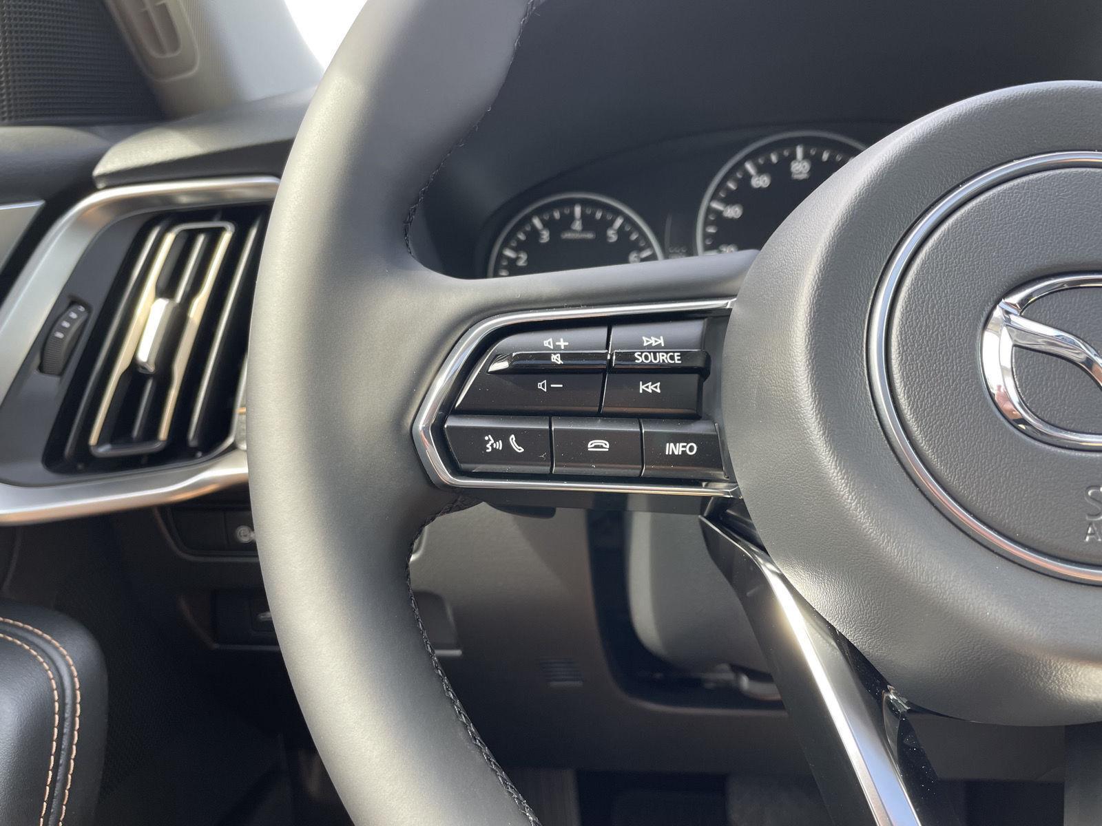 Vehicle photo 12