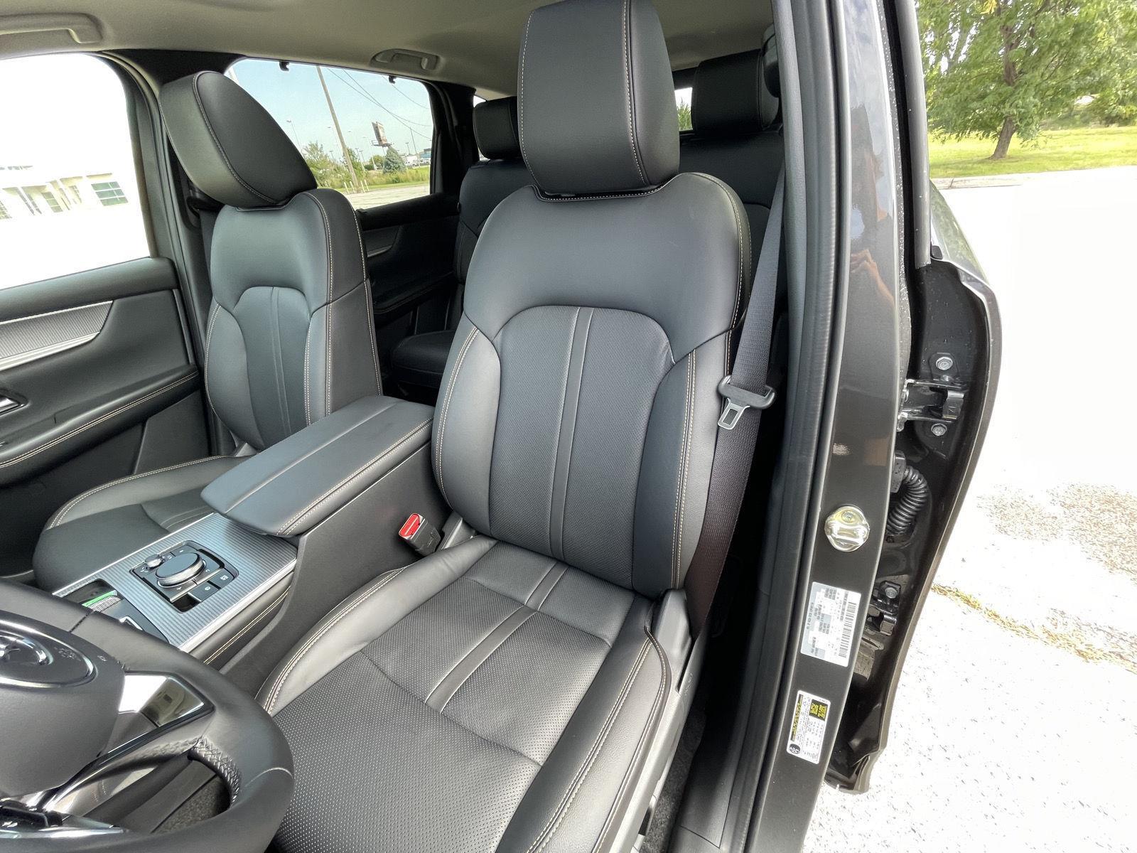 Vehicle photo 17