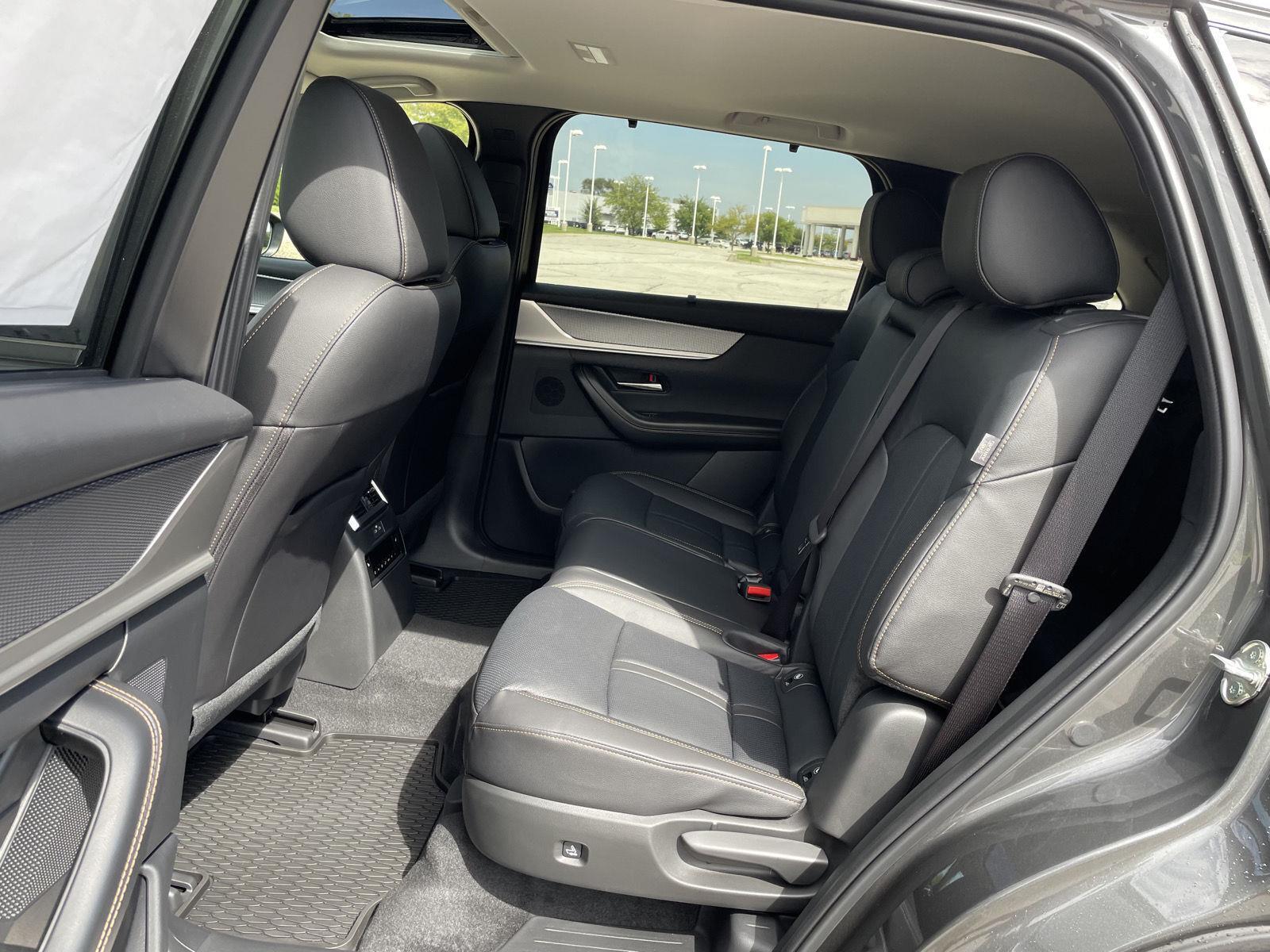 Vehicle photo 19