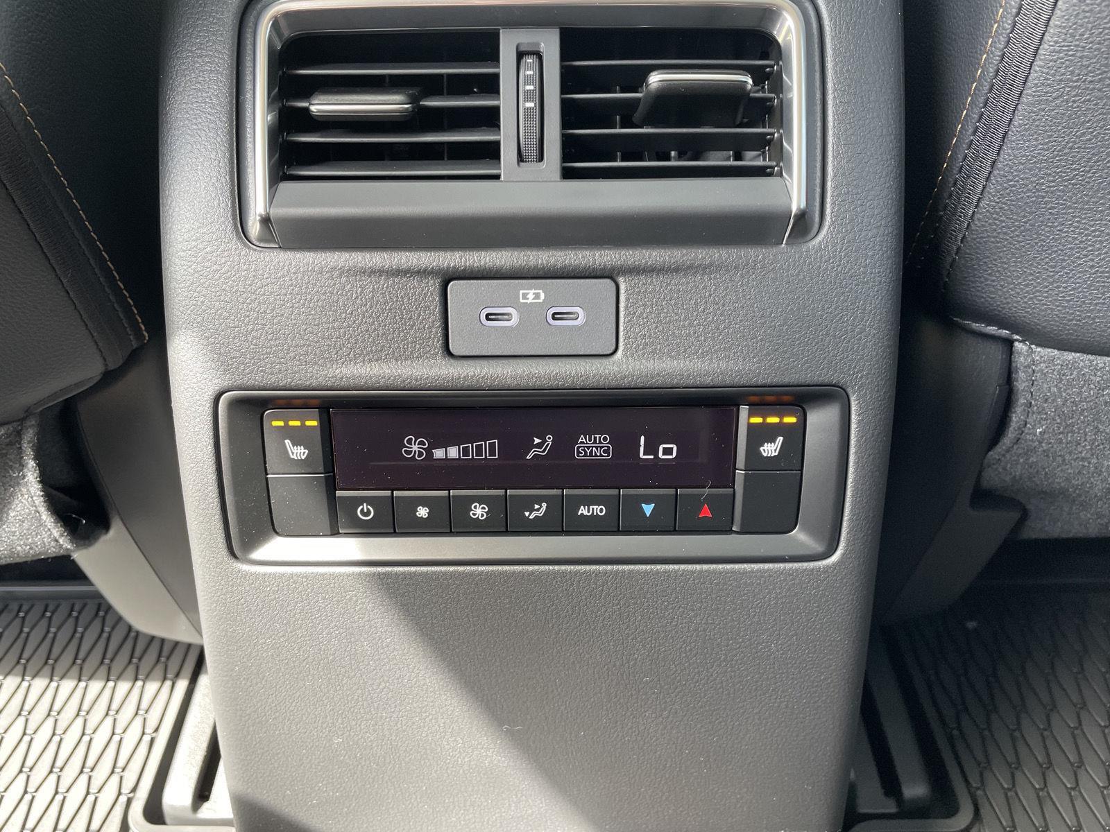 Vehicle photo 20