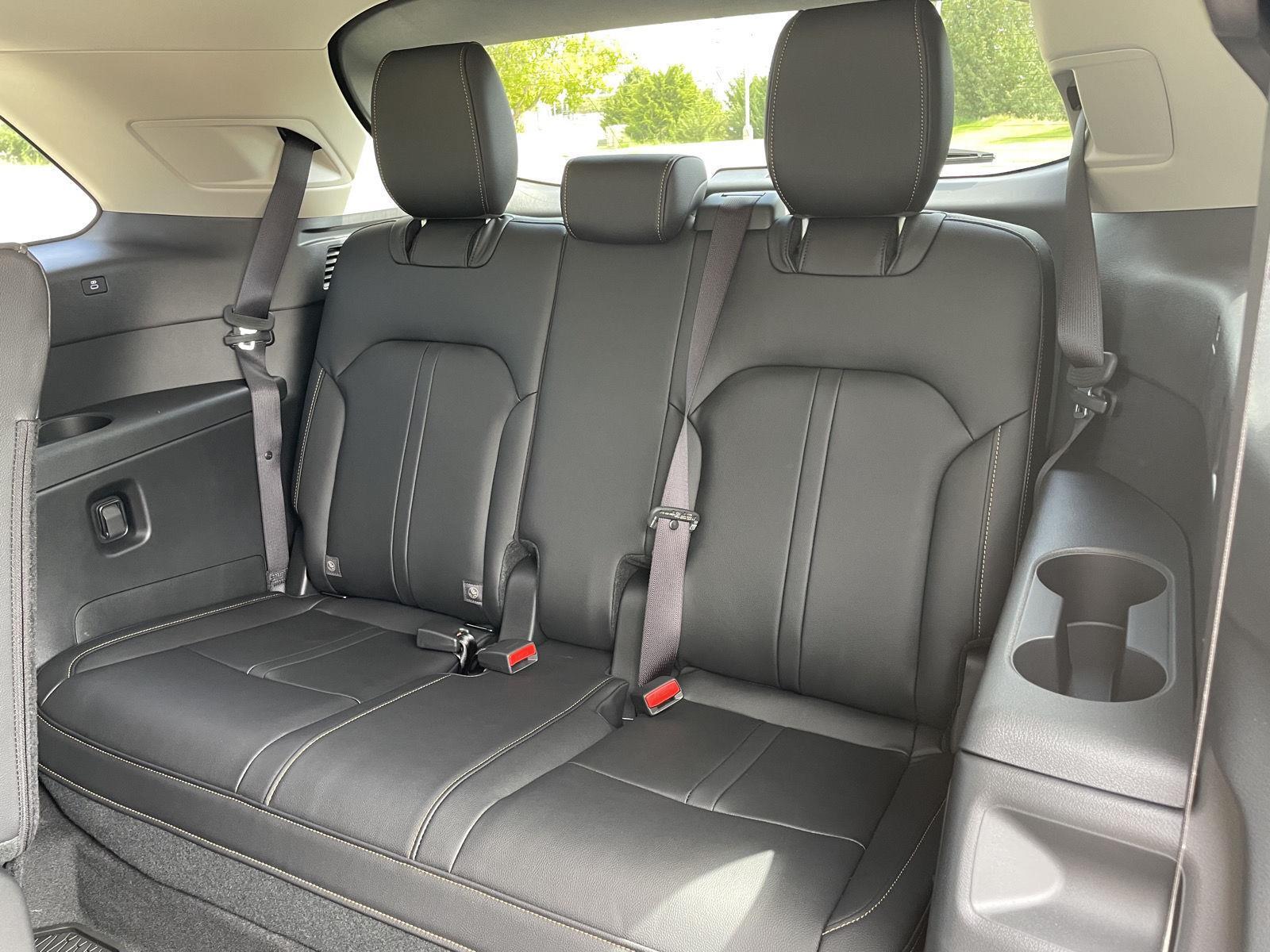 Vehicle photo 21