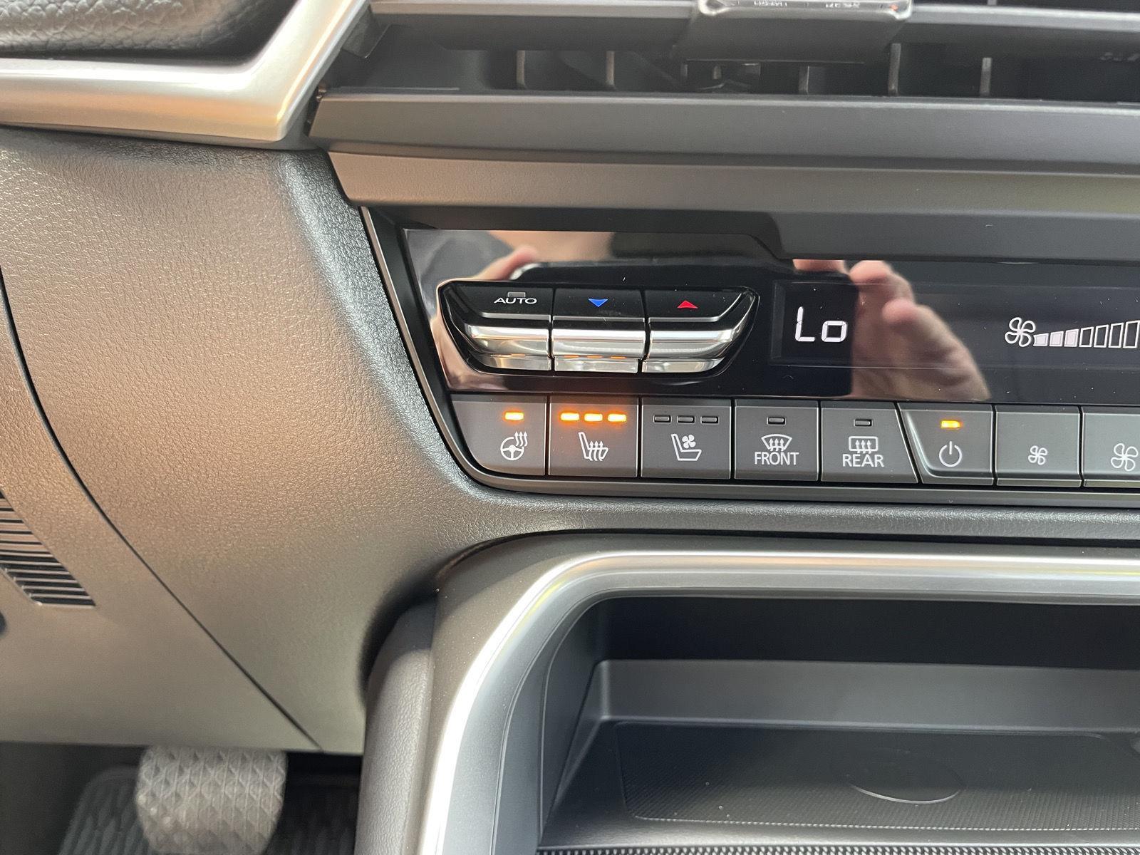 Vehicle photo 27