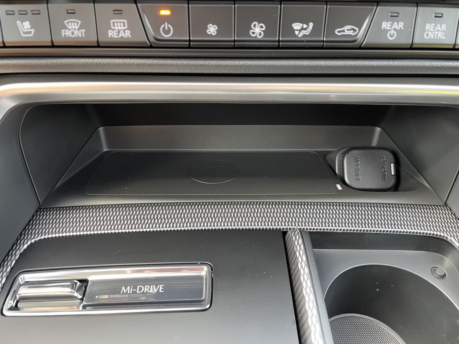 Vehicle photo 29
