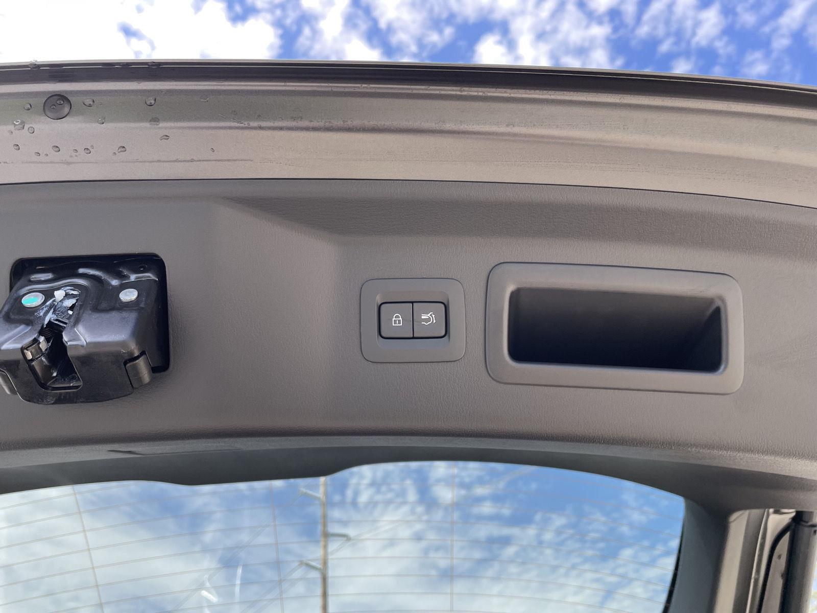 Vehicle photo 37