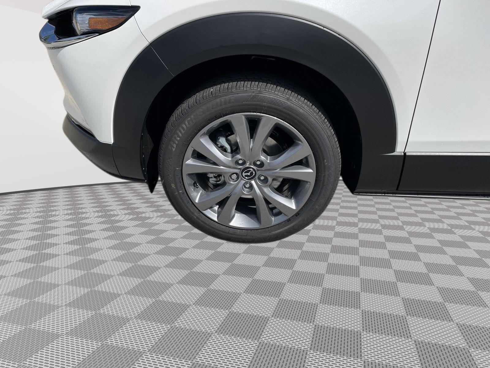 Vehicle photo 10