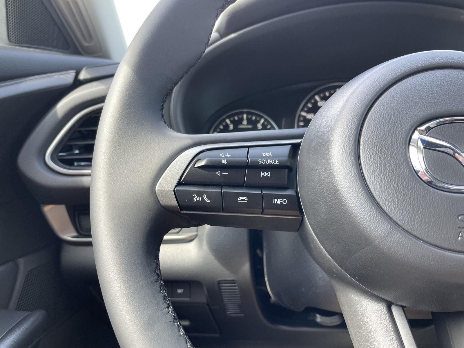 Vehicle photo 12