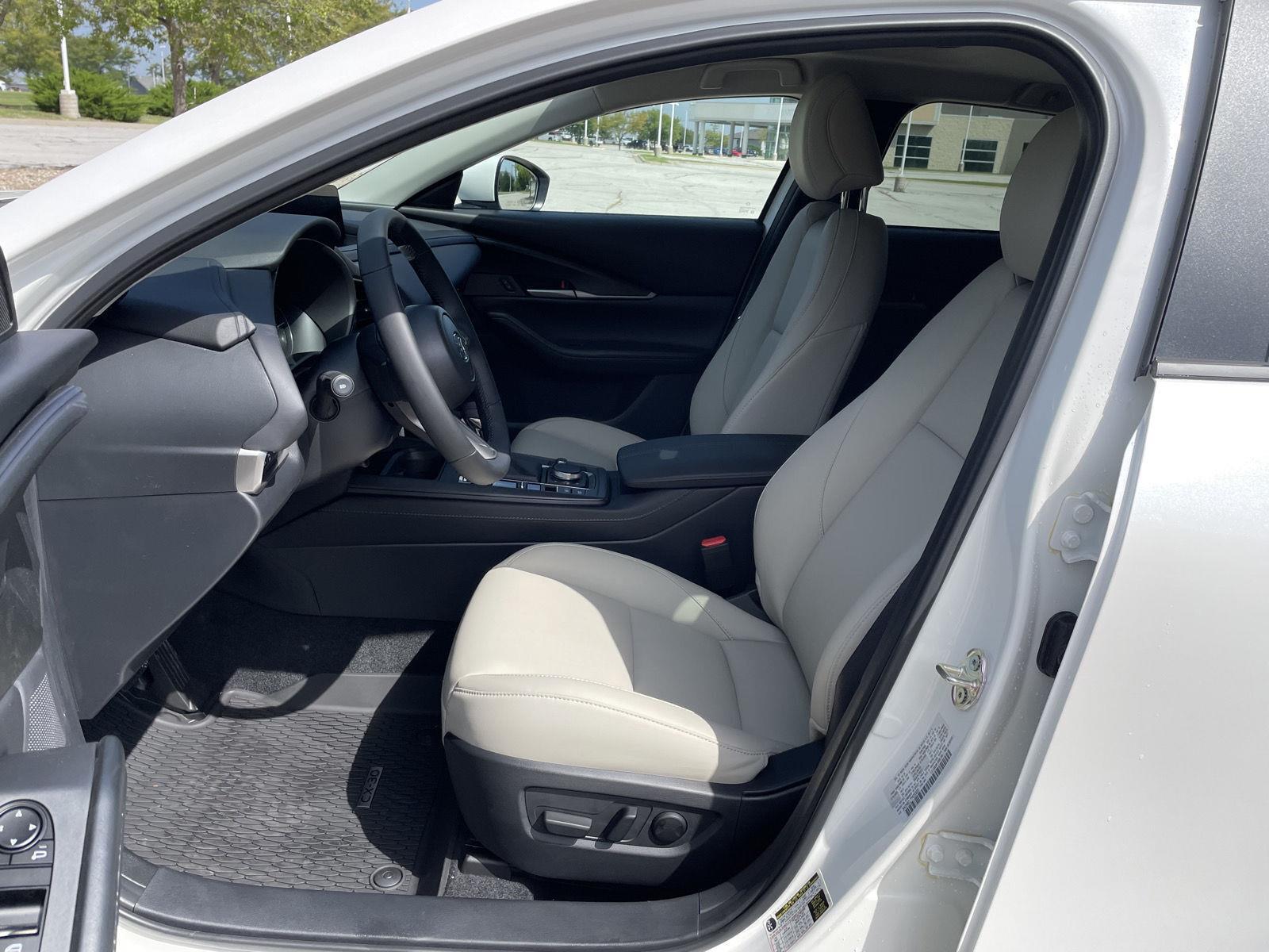 Vehicle photo 16