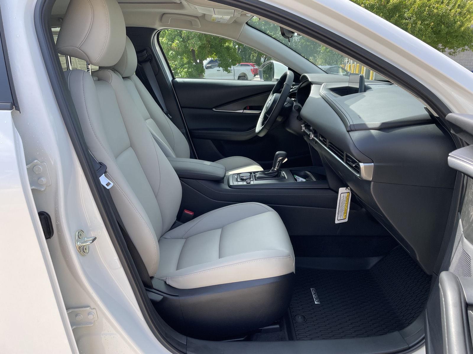 Vehicle photo 18