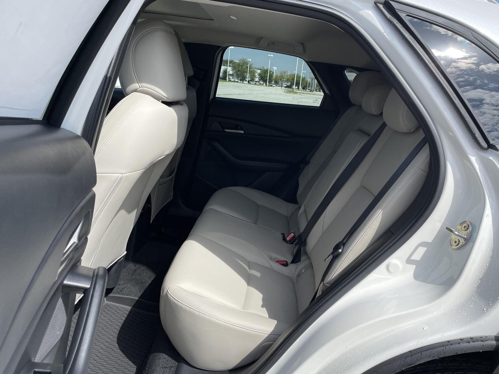 Vehicle photo 19