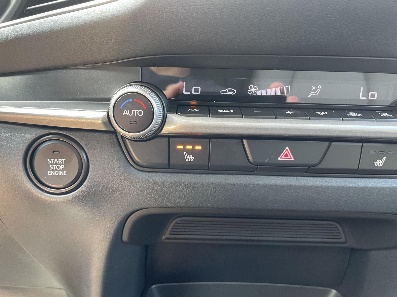 Vehicle photo 25