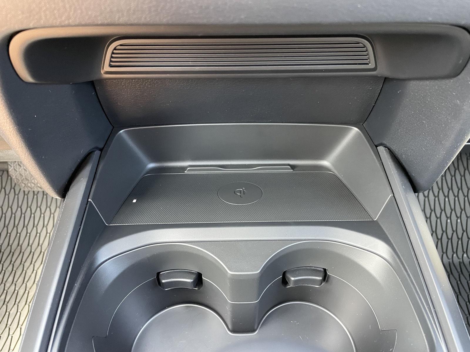Vehicle photo 26