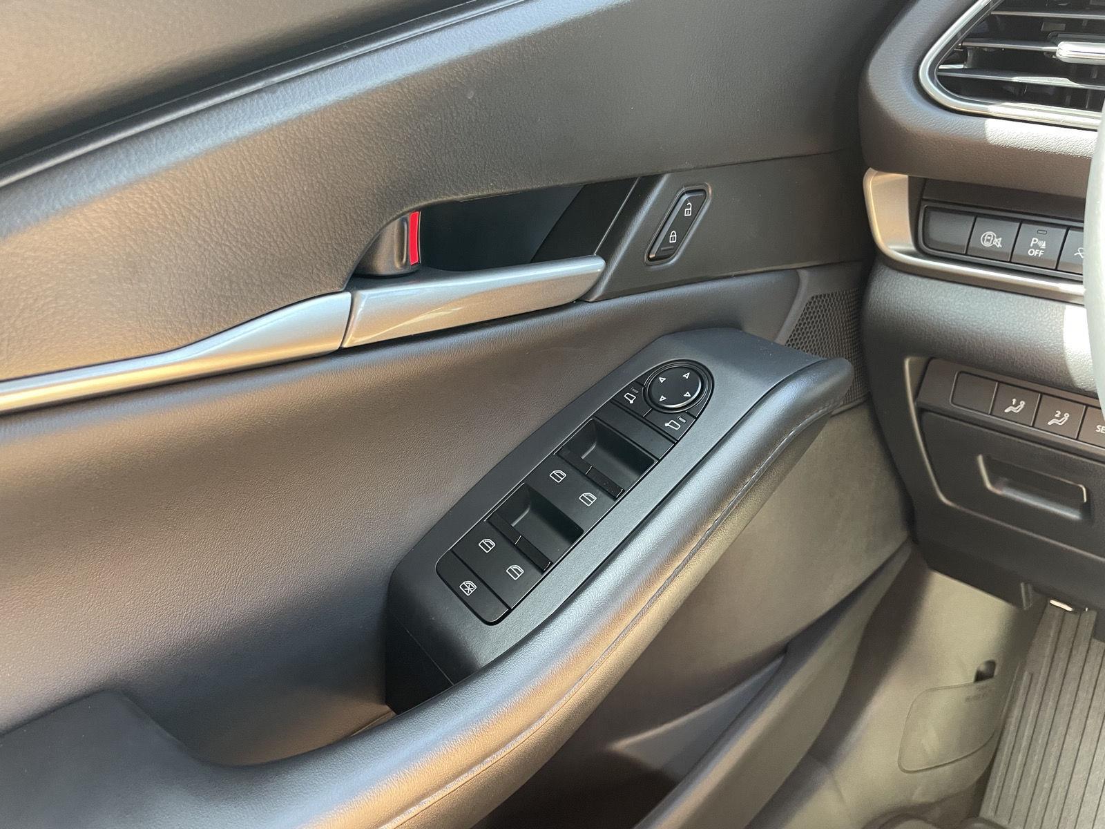 Vehicle photo 27