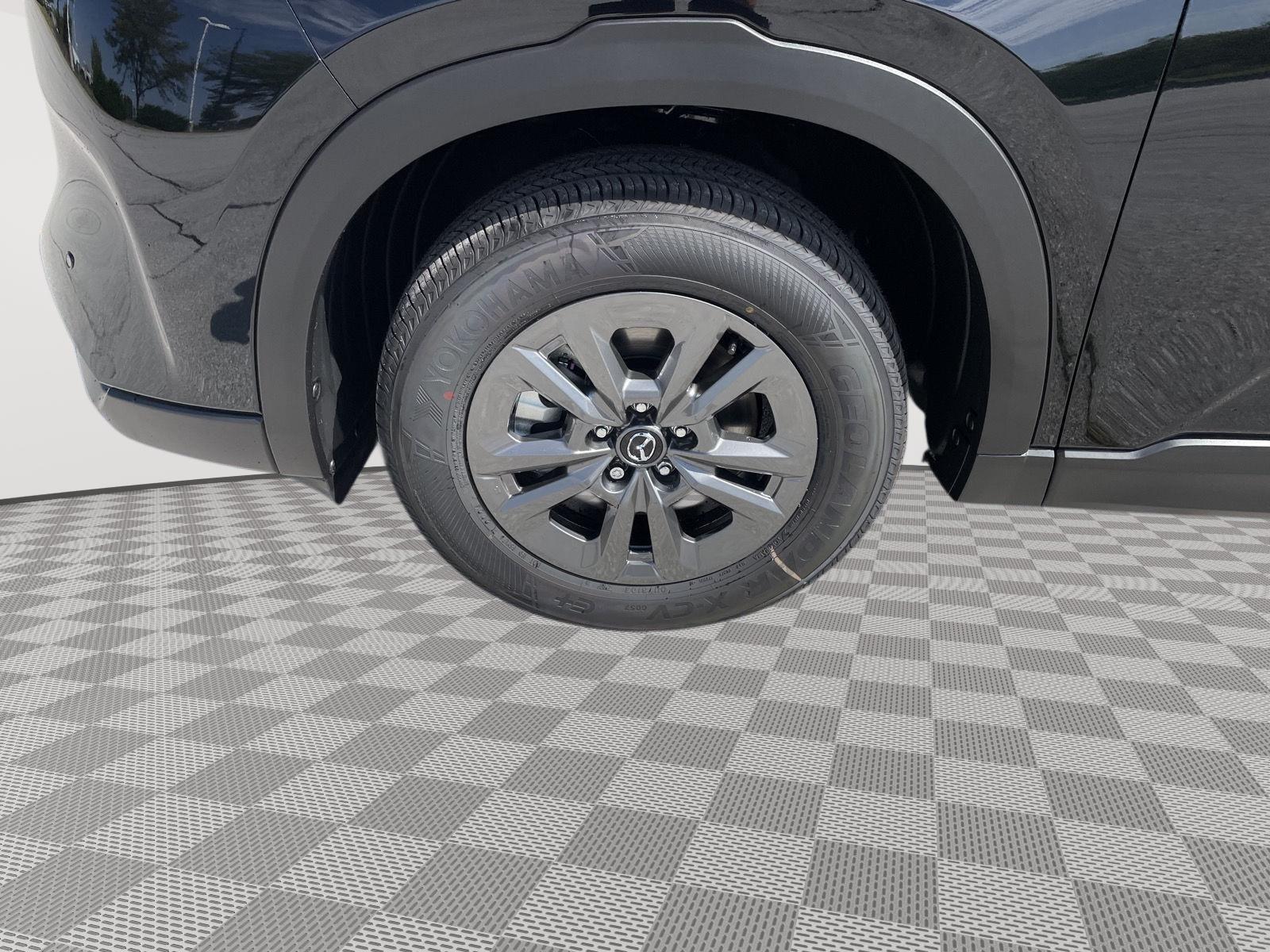 Vehicle photo 10