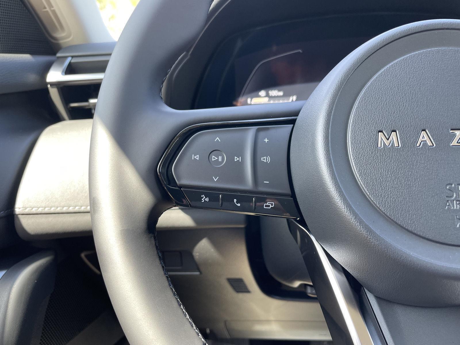 Vehicle photo 12