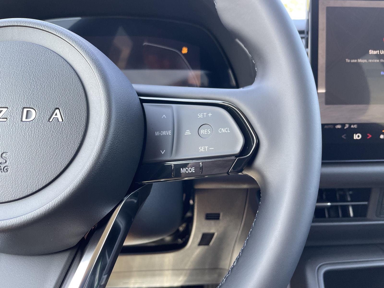 Vehicle photo 13