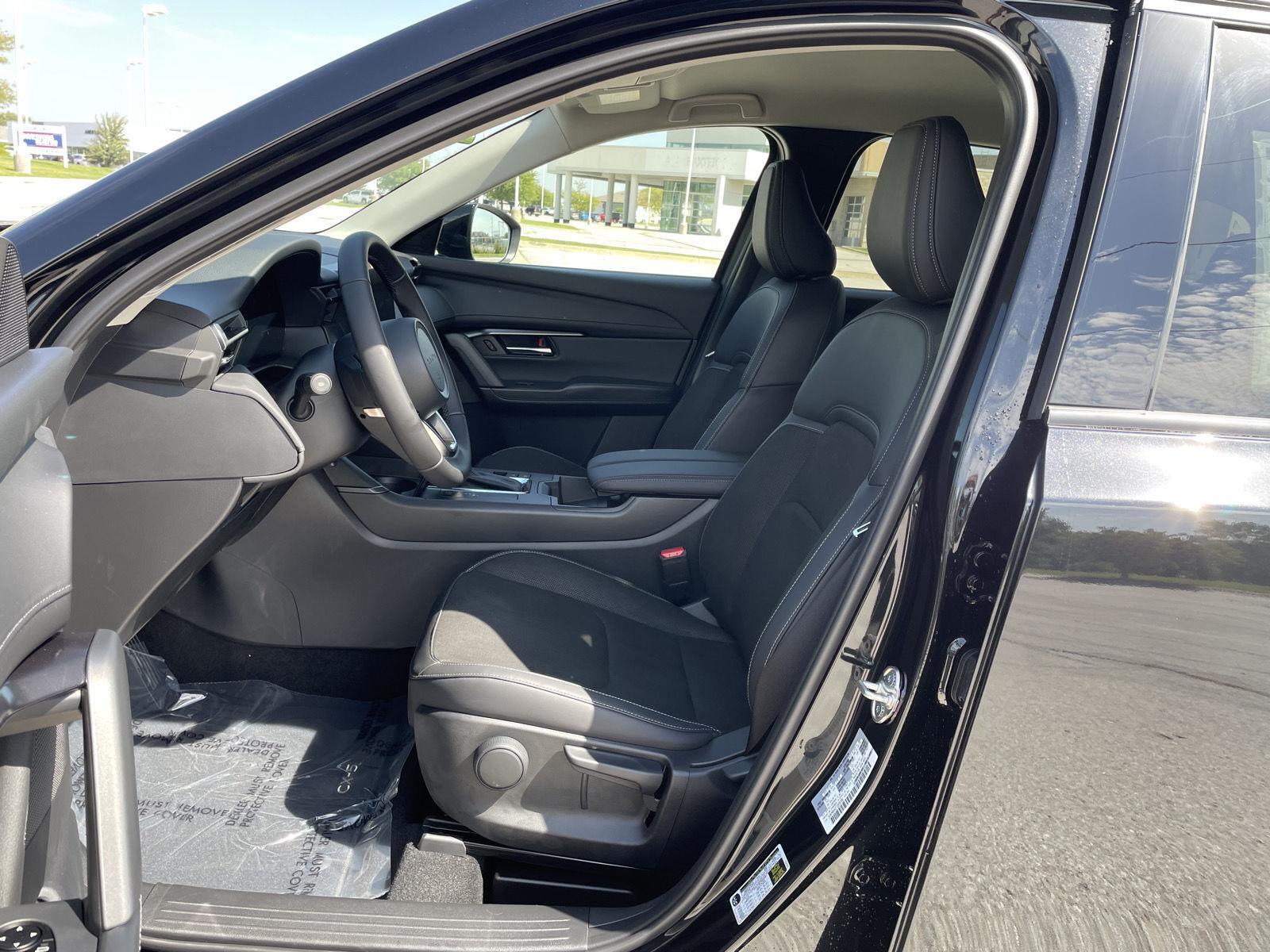 Vehicle photo 16