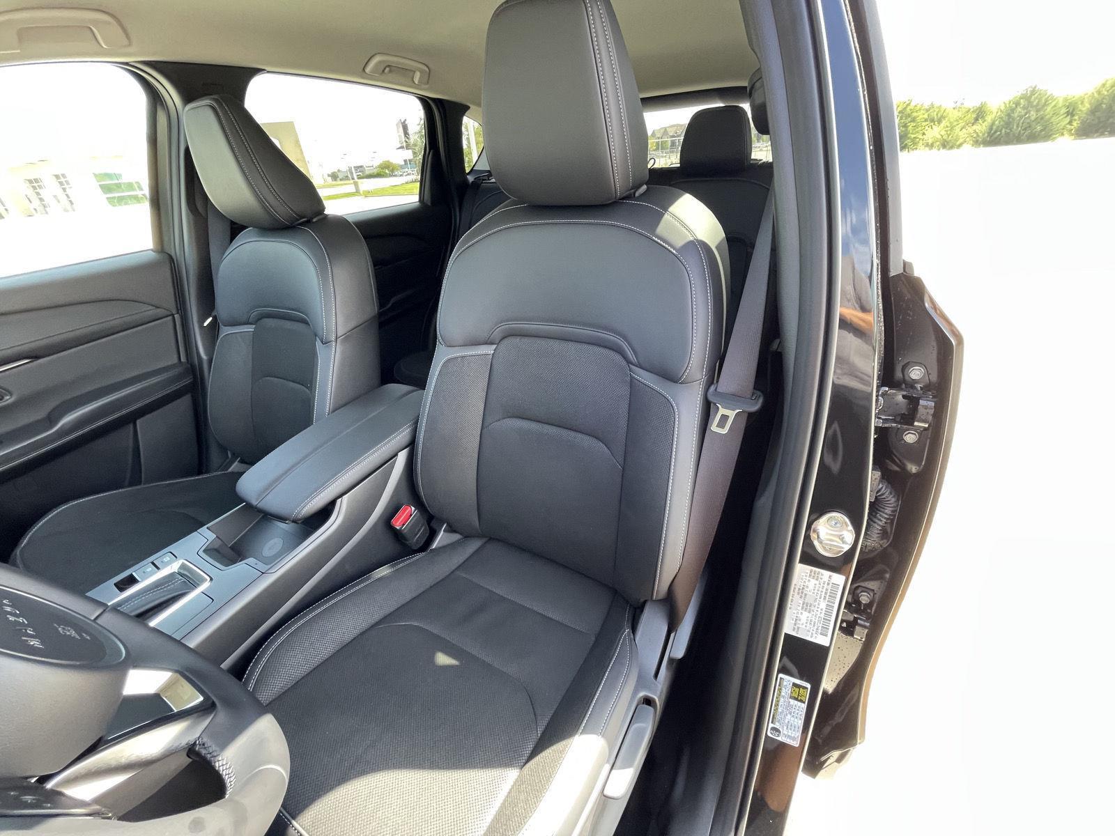 Vehicle photo 17