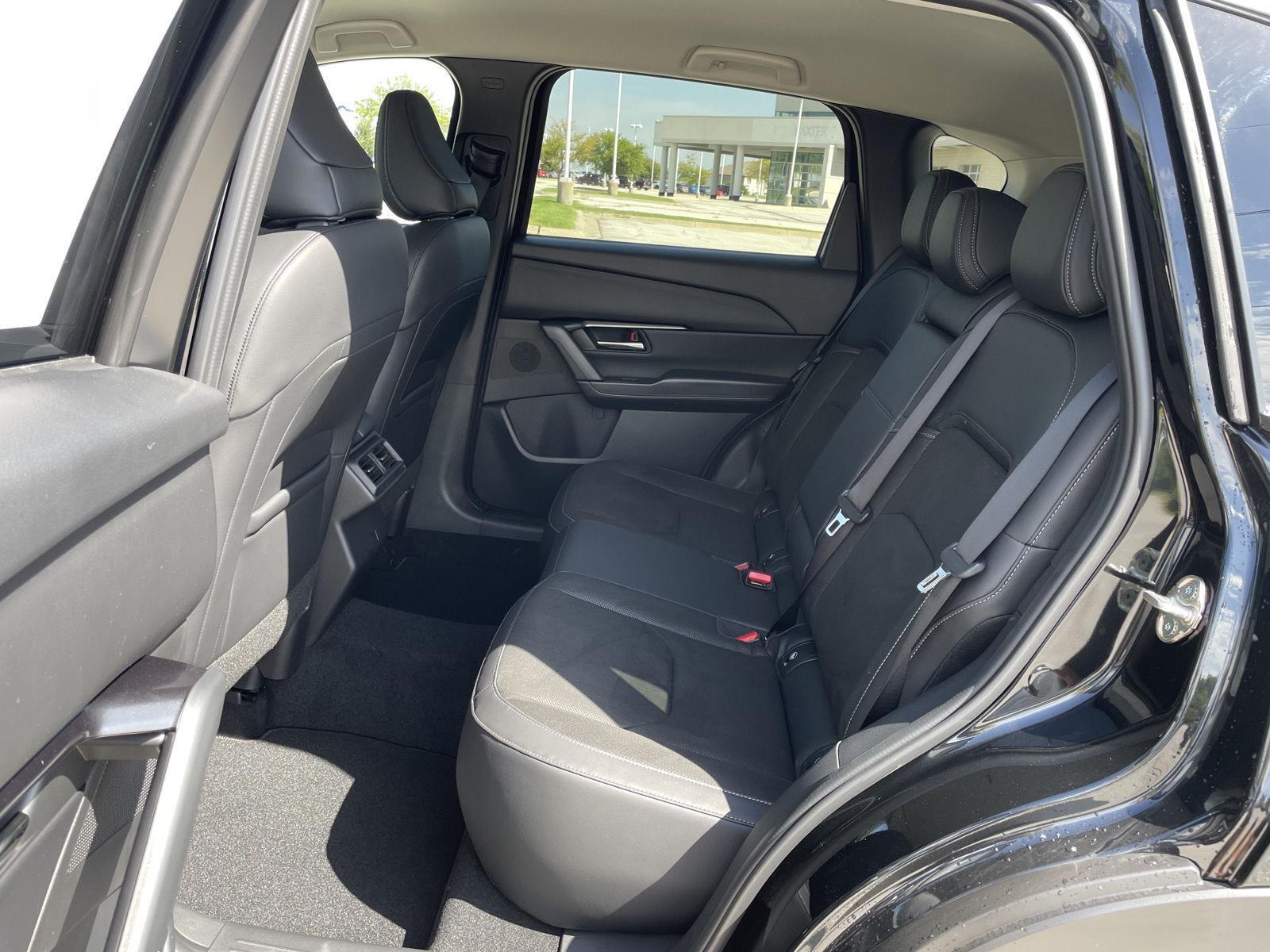 Vehicle photo 19