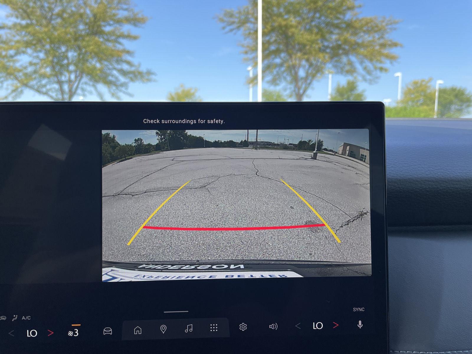 Vehicle photo 22