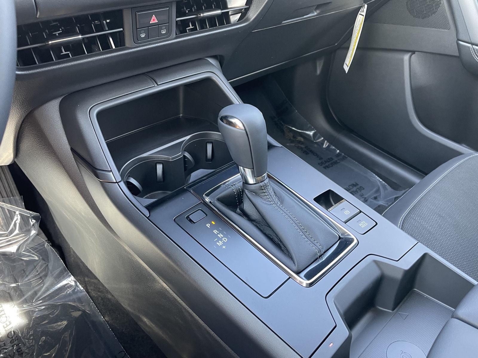 Vehicle photo 25