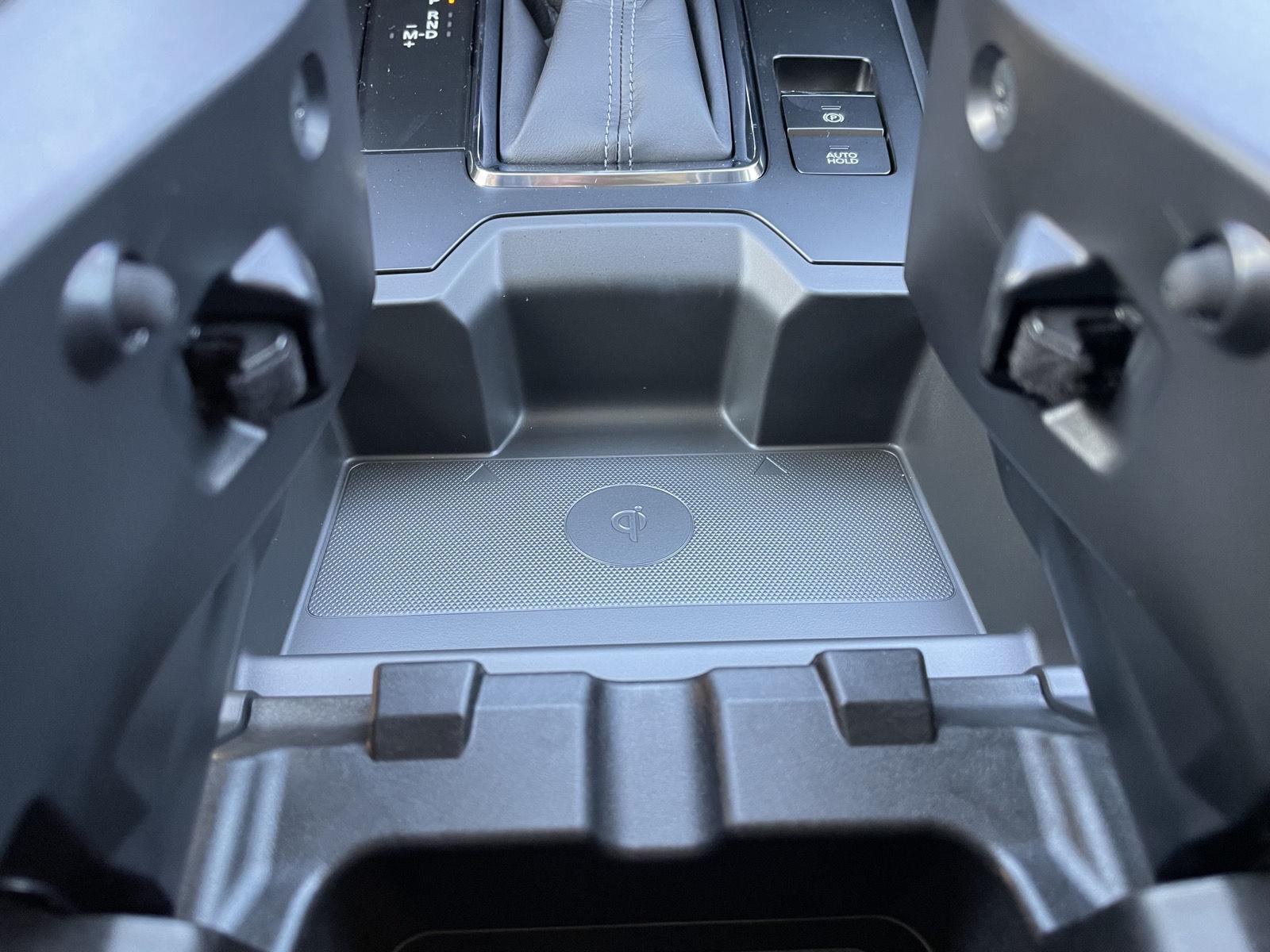 Vehicle photo 26