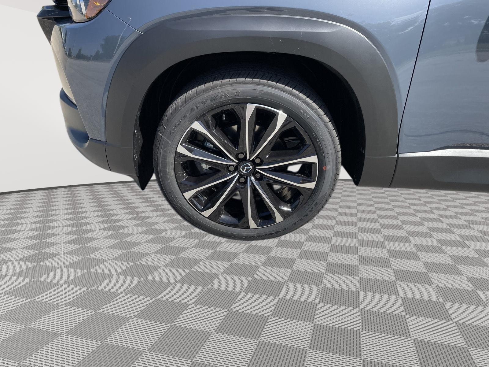 Vehicle photo 10