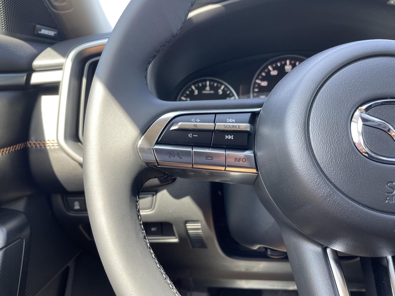 Vehicle photo 12