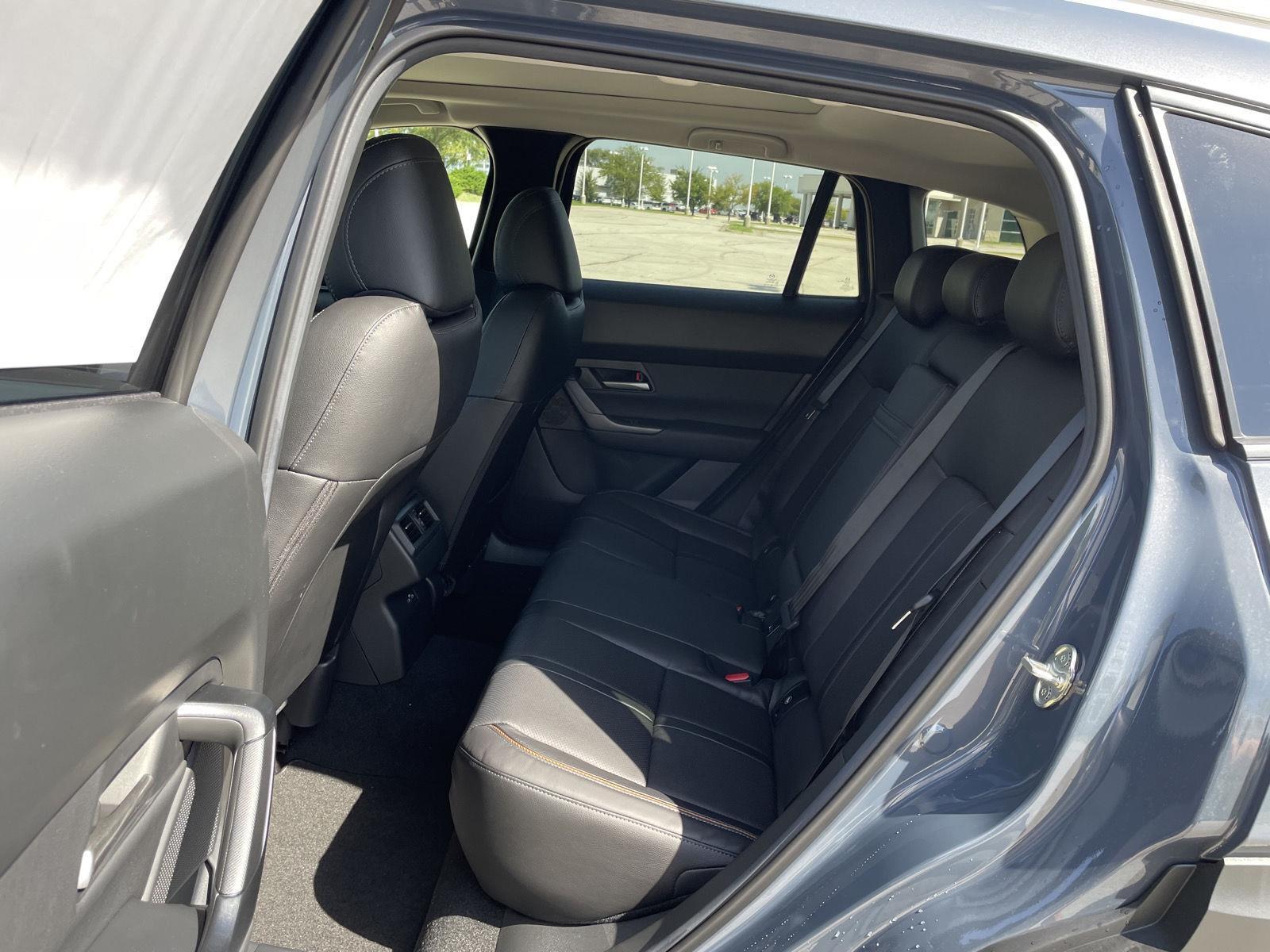 Vehicle photo 19