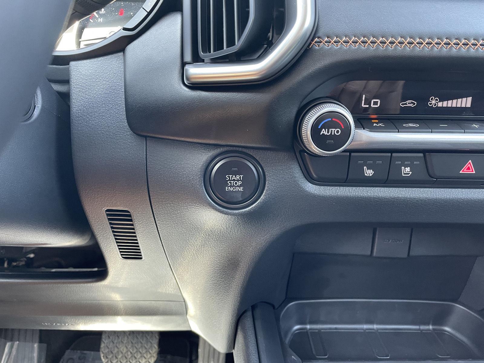 Vehicle photo 24