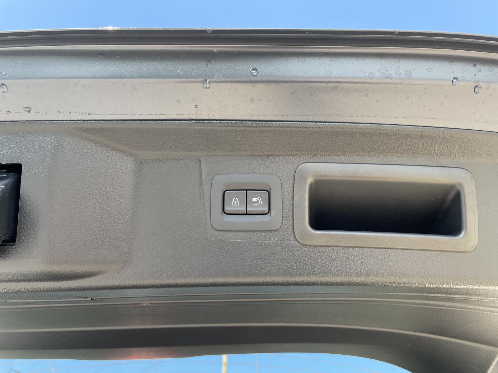 Vehicle photo 36
