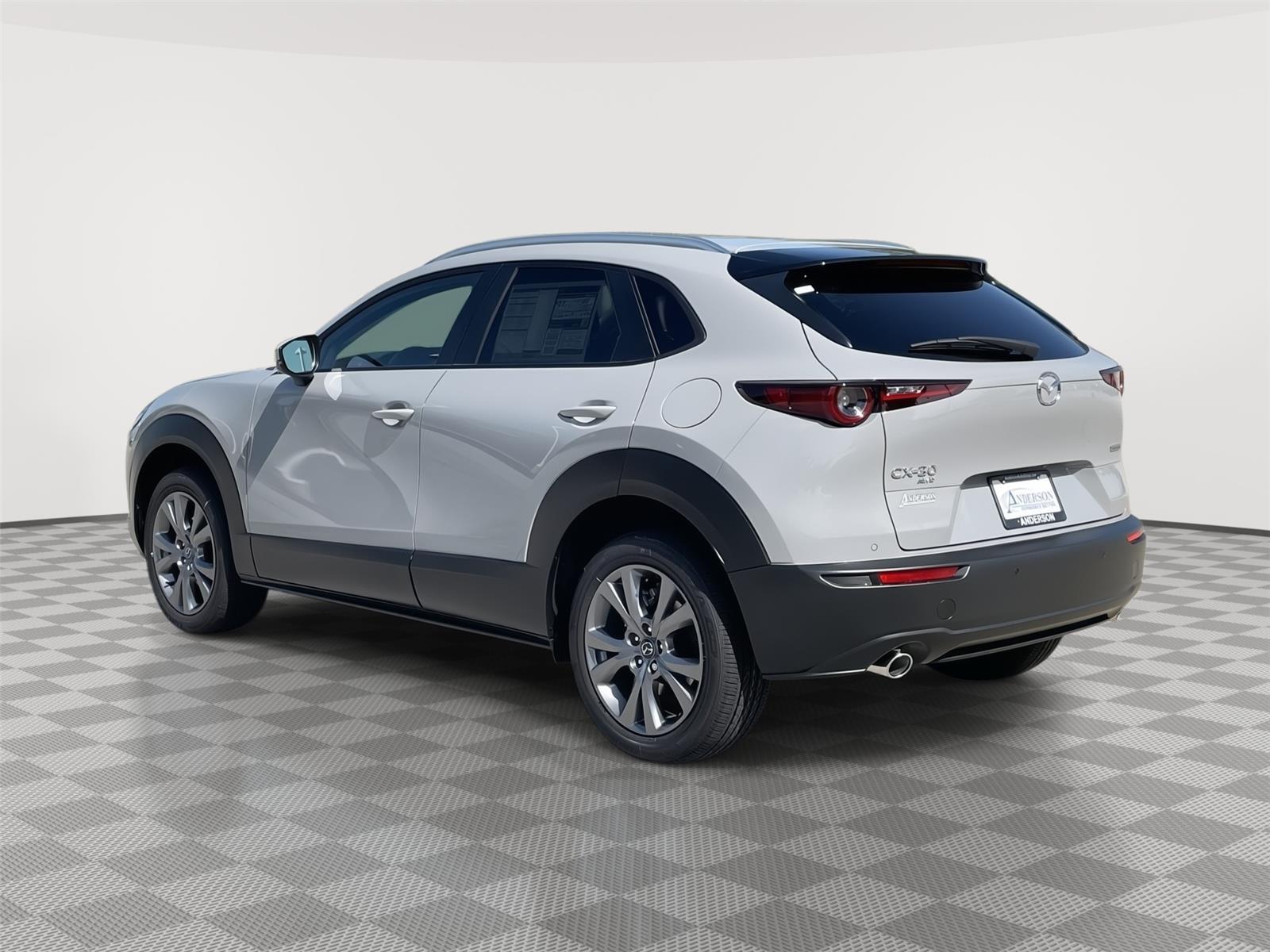 Vehicle photo 9
