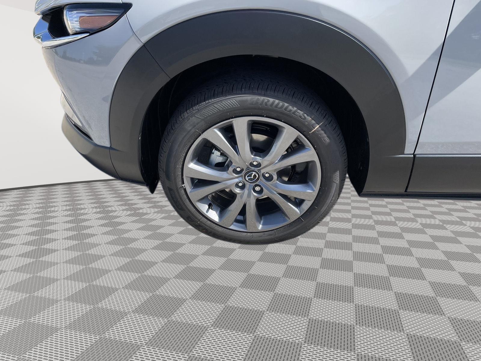 Vehicle photo 10
