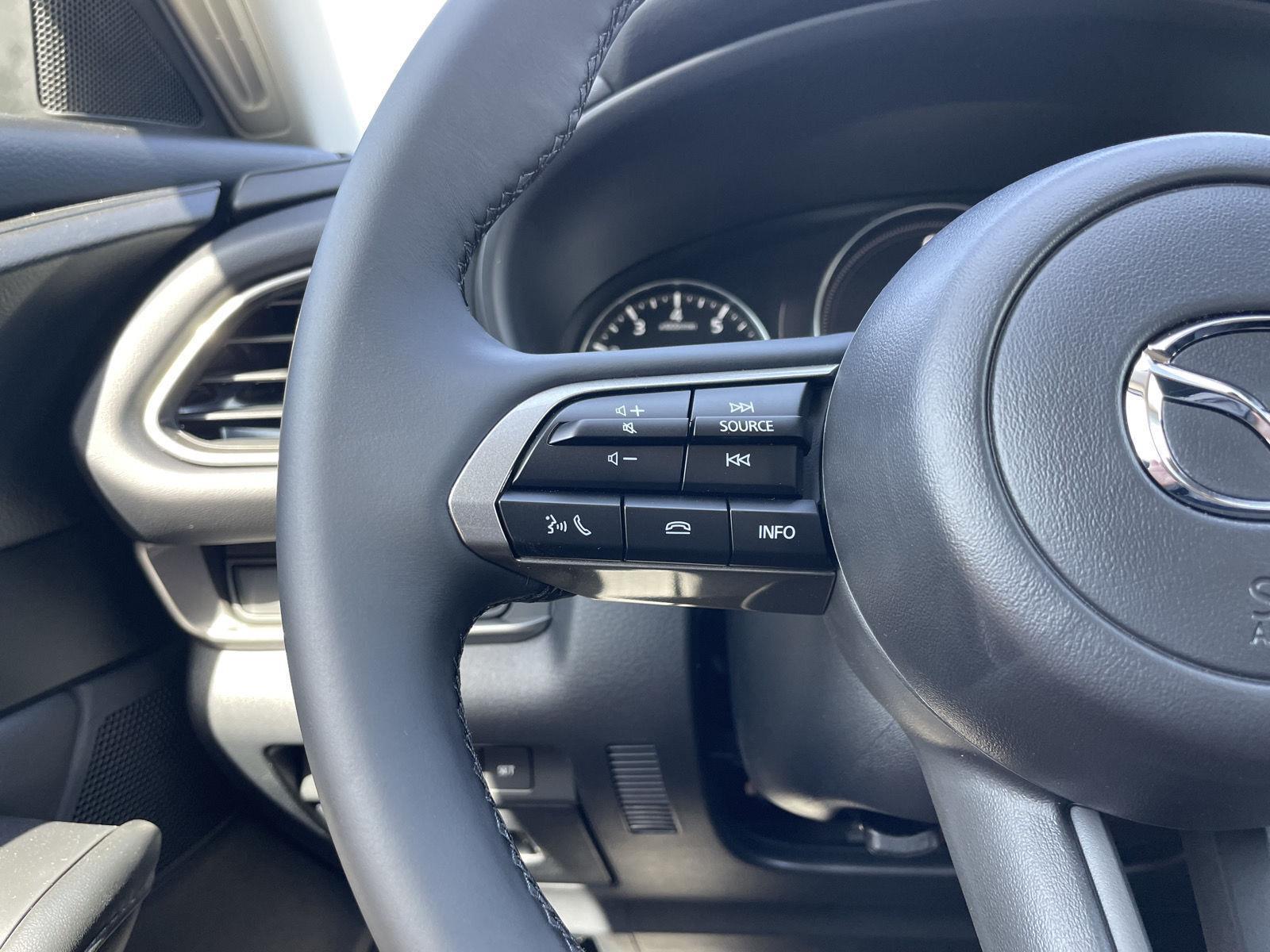 Vehicle photo 12