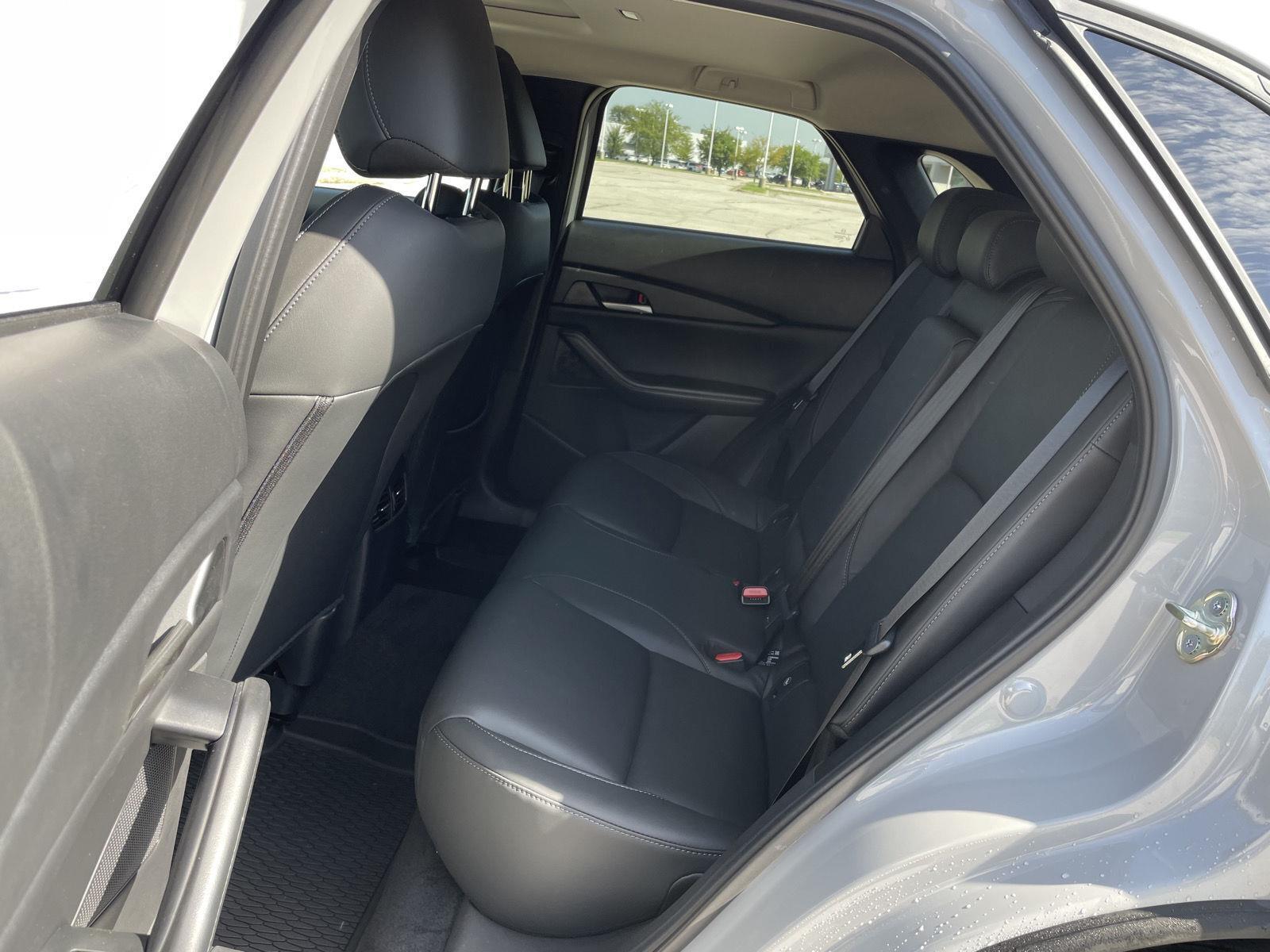 Vehicle photo 19