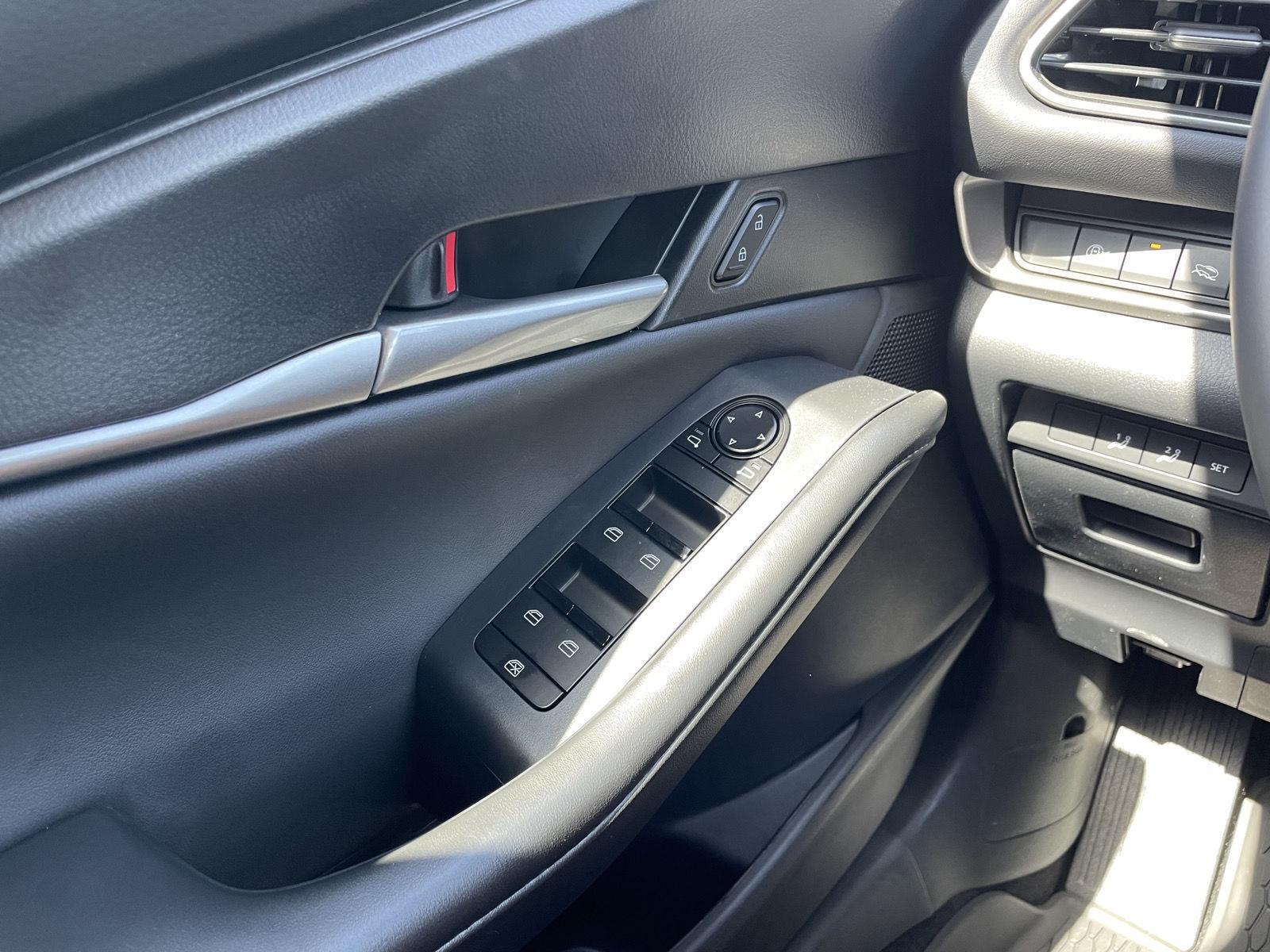 Vehicle photo 27